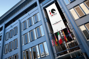  iQ Hotel Roma  Рим
